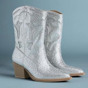 NWOT Crown Vintage Silver Cowgirl 7 Boots Western Rodeocore Festival Glam glitz